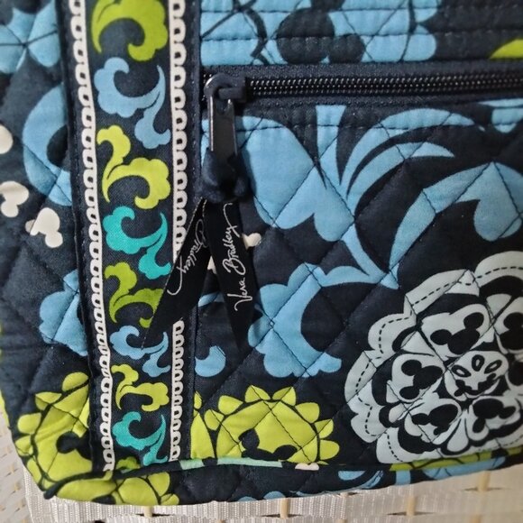 Vera Bradley Hipster "where's Mickey " Purse like new, no tags - Picture 3 of 7